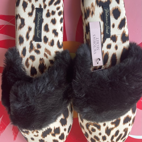 Pink Victoria secret cheetah slippers - Picture 4 of 7